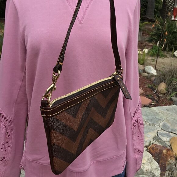 DOONEY AND BOURKE WRISTLET SMALL POUCH GOLD TONE HARDWARE - Picture 11 of 14